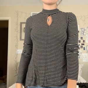 American Eagle Keyhole Top